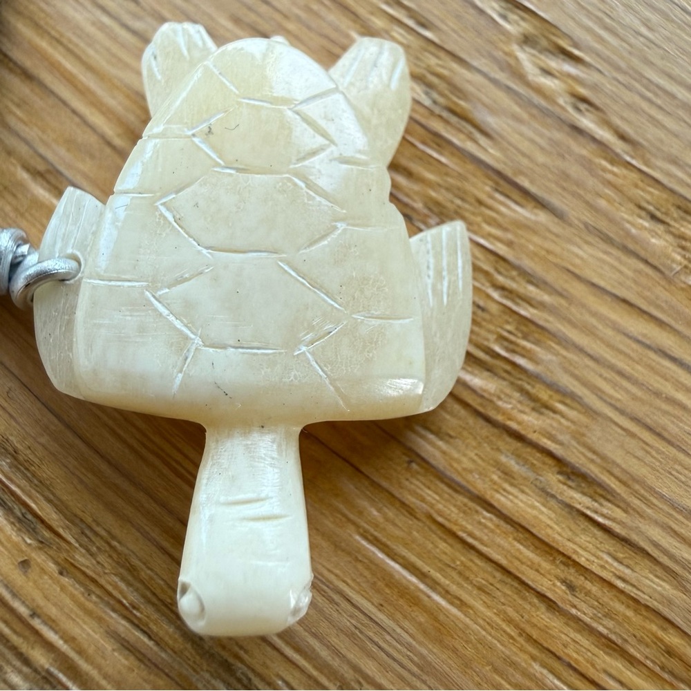 Turtle necklace with adjustable black cord - Picture 5 of 6